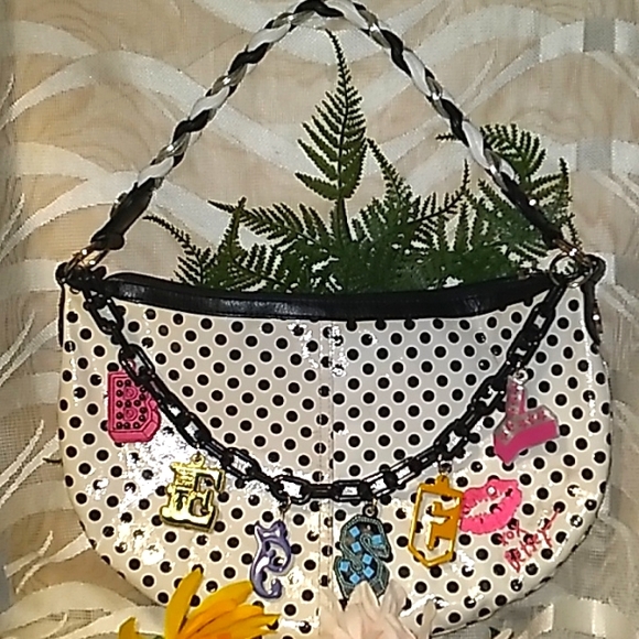 Betsey Johnson Handbags - BETSEYVILLE BY BETSEY JOHNSON PURSE